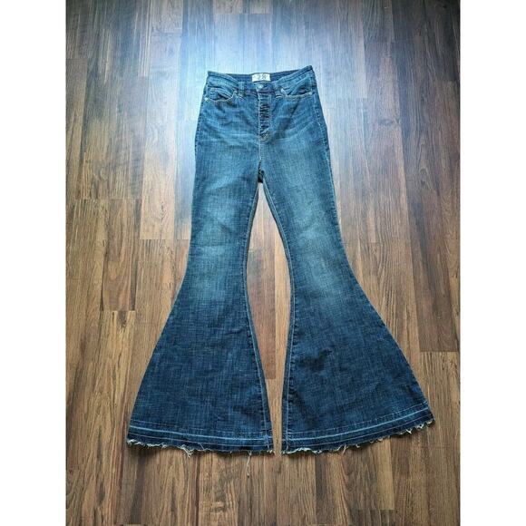 We The Free Irreplaceable Super Wide Flare Jeans Size 28 Raw Hem High Waisted - Picture 3 of 8